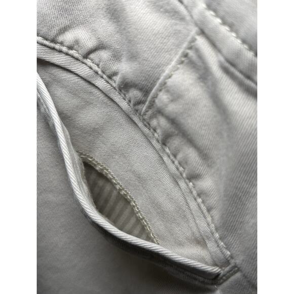 Abercrombie & Fitch Women's Khaki Chino Shorts - PRELOVED - Size 2 (26) - Picture 3 of 8